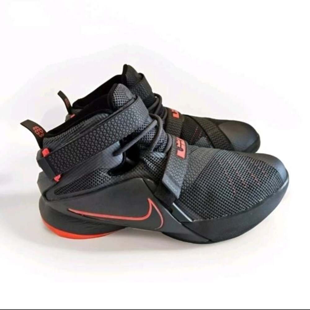 Nike Lebron Soldier Youths Shoes/Sneakers Sz 7Y Gray/Hot Lava NBA 776471-002 EUC